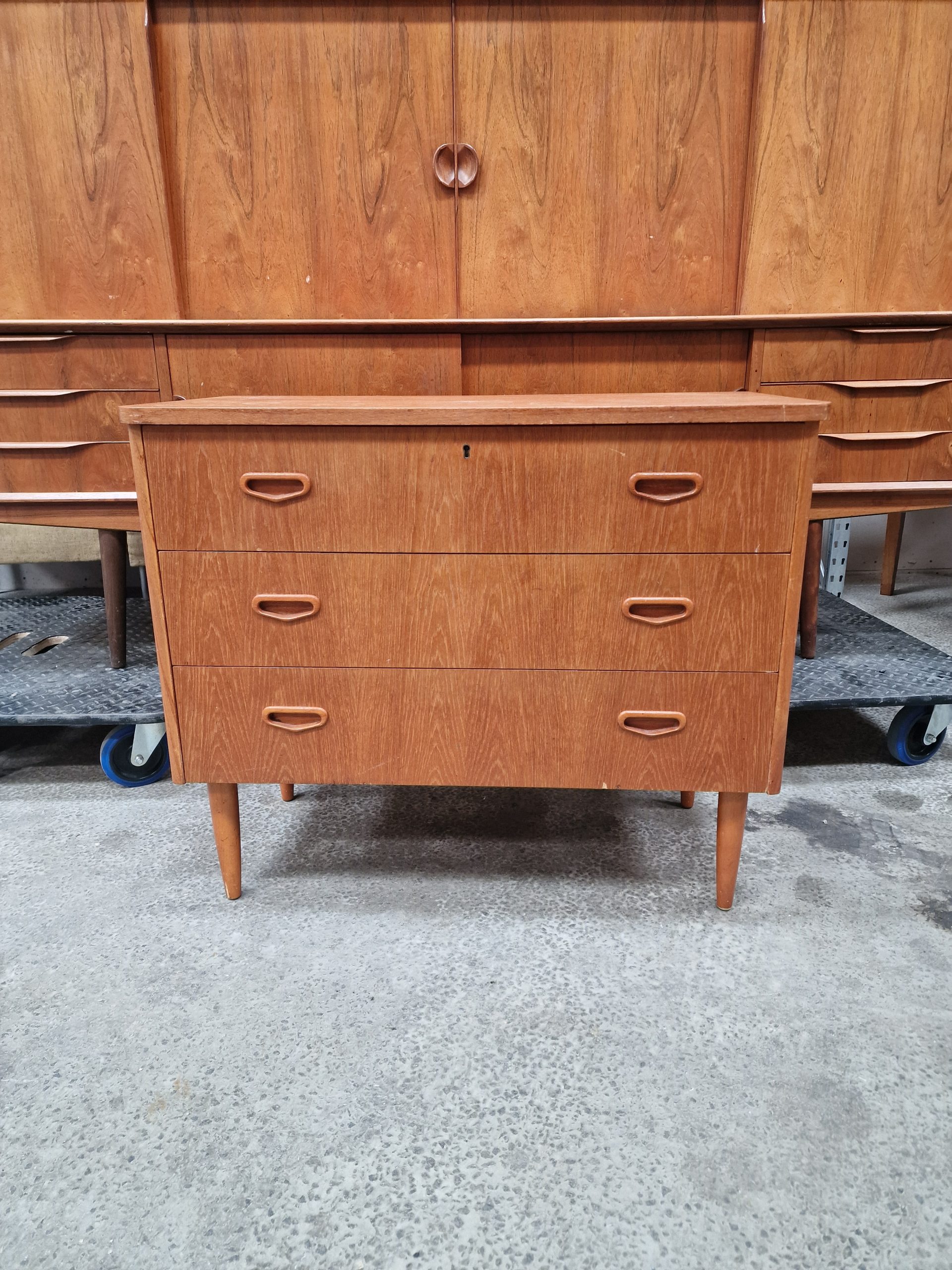 Kommode med tre skuffer