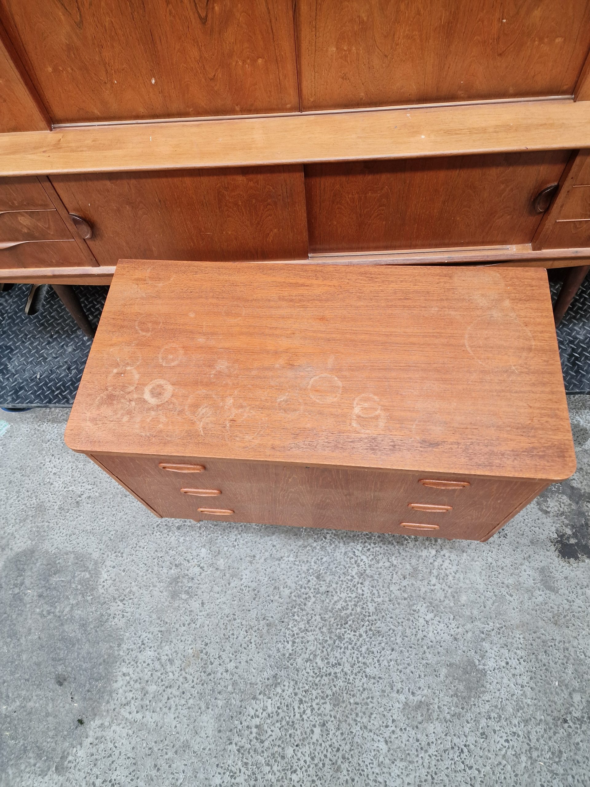 Kommode med tre skuffer