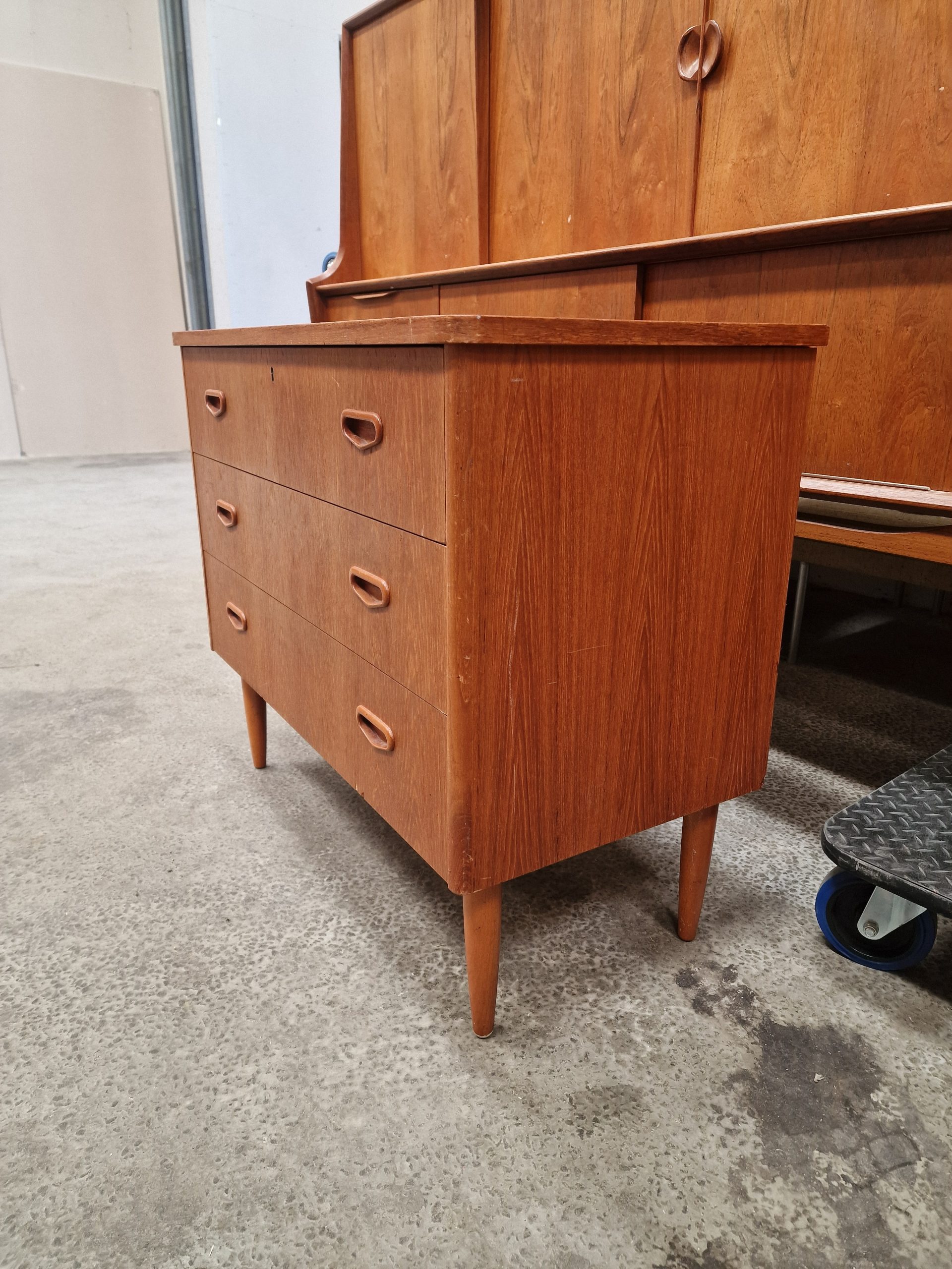 Kommode med tre skuffer