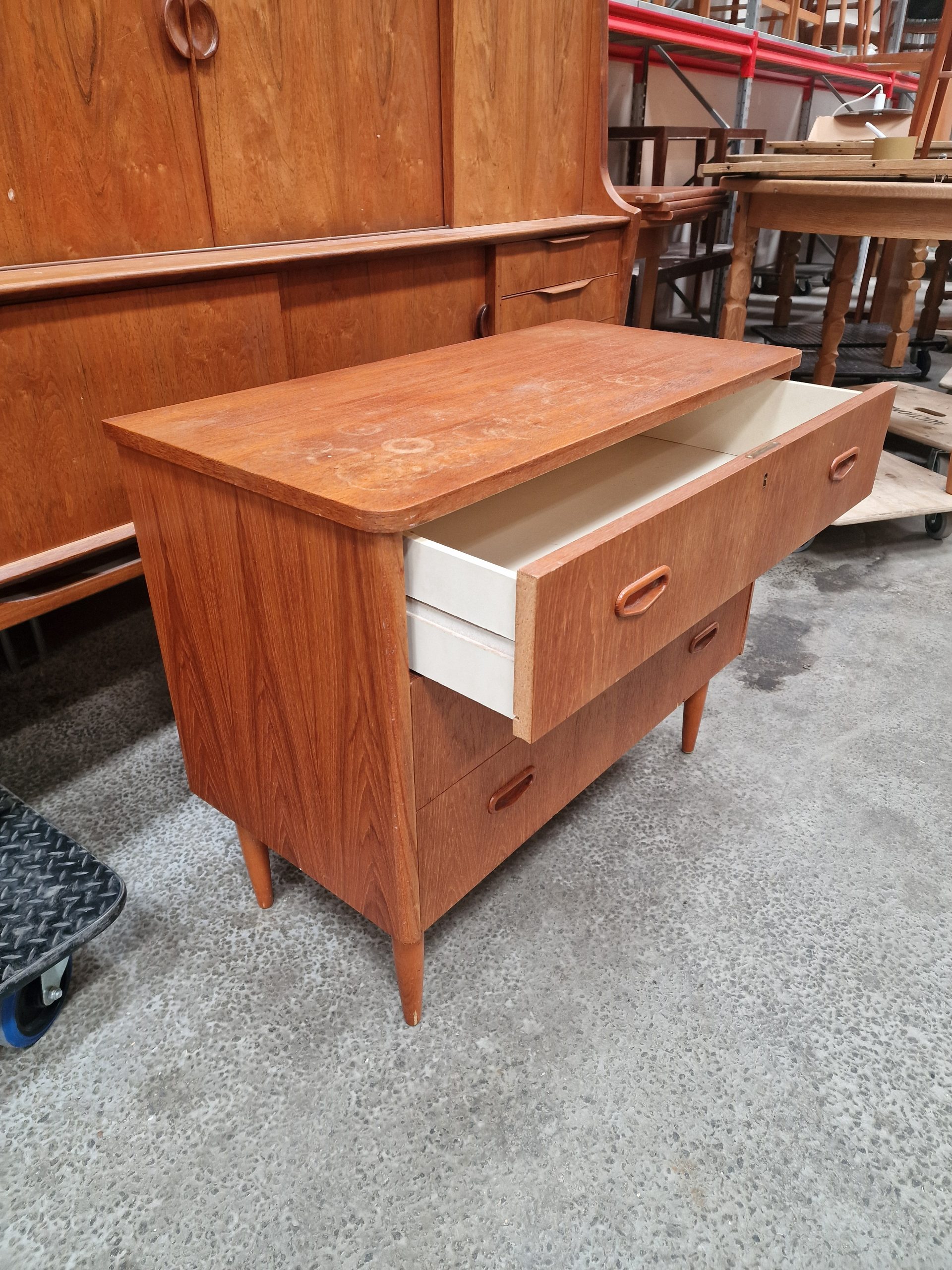 Kommode med tre skuffer