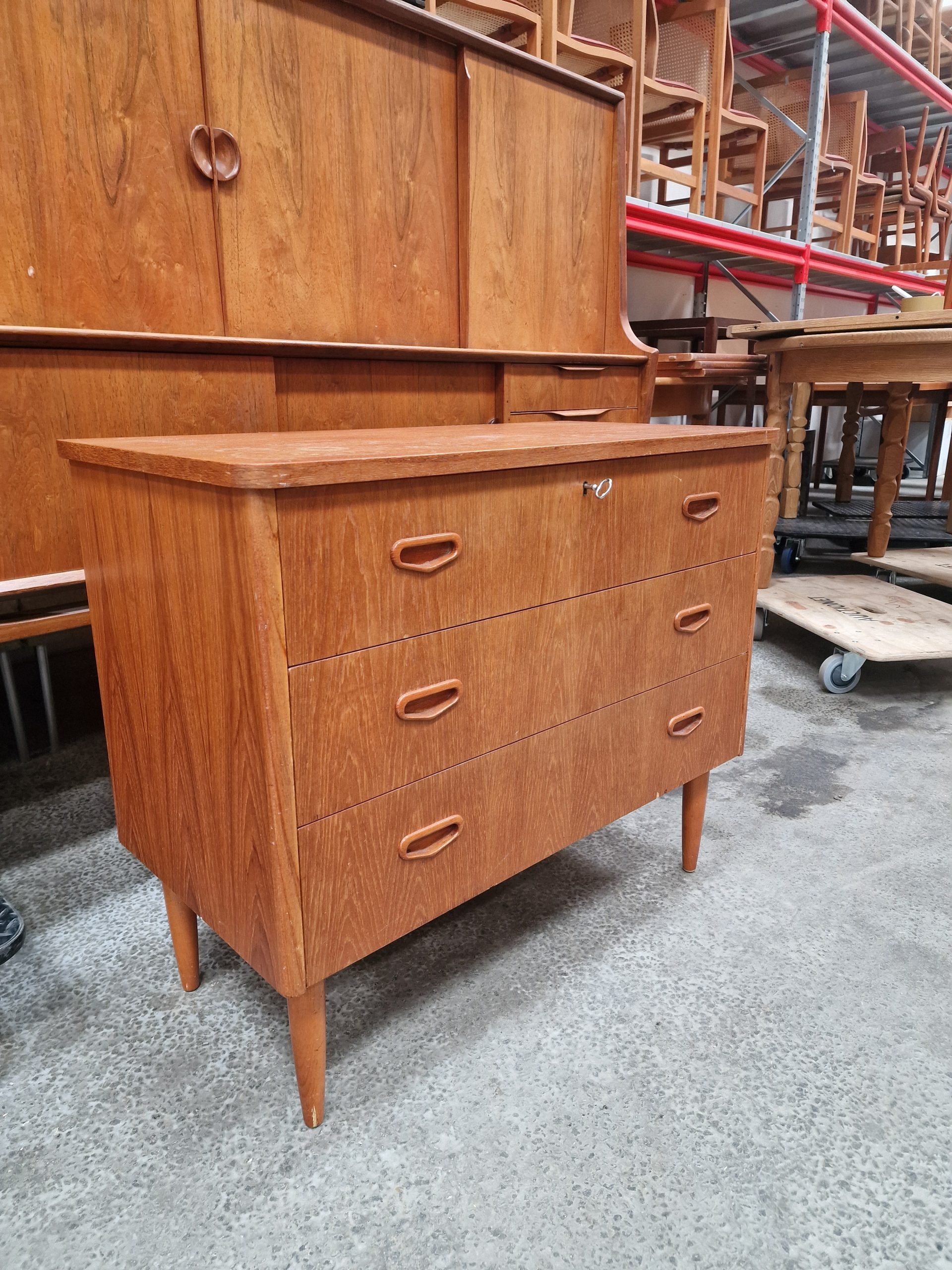 Kommode med tre skuffer