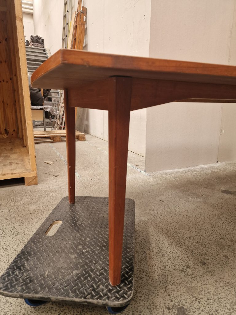 Stort spisebord/konferencebord i teak