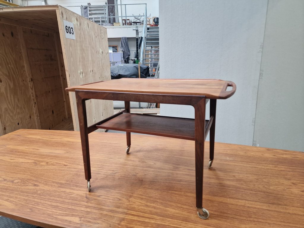 Serveringsvogn med aftagelig bakke, teak