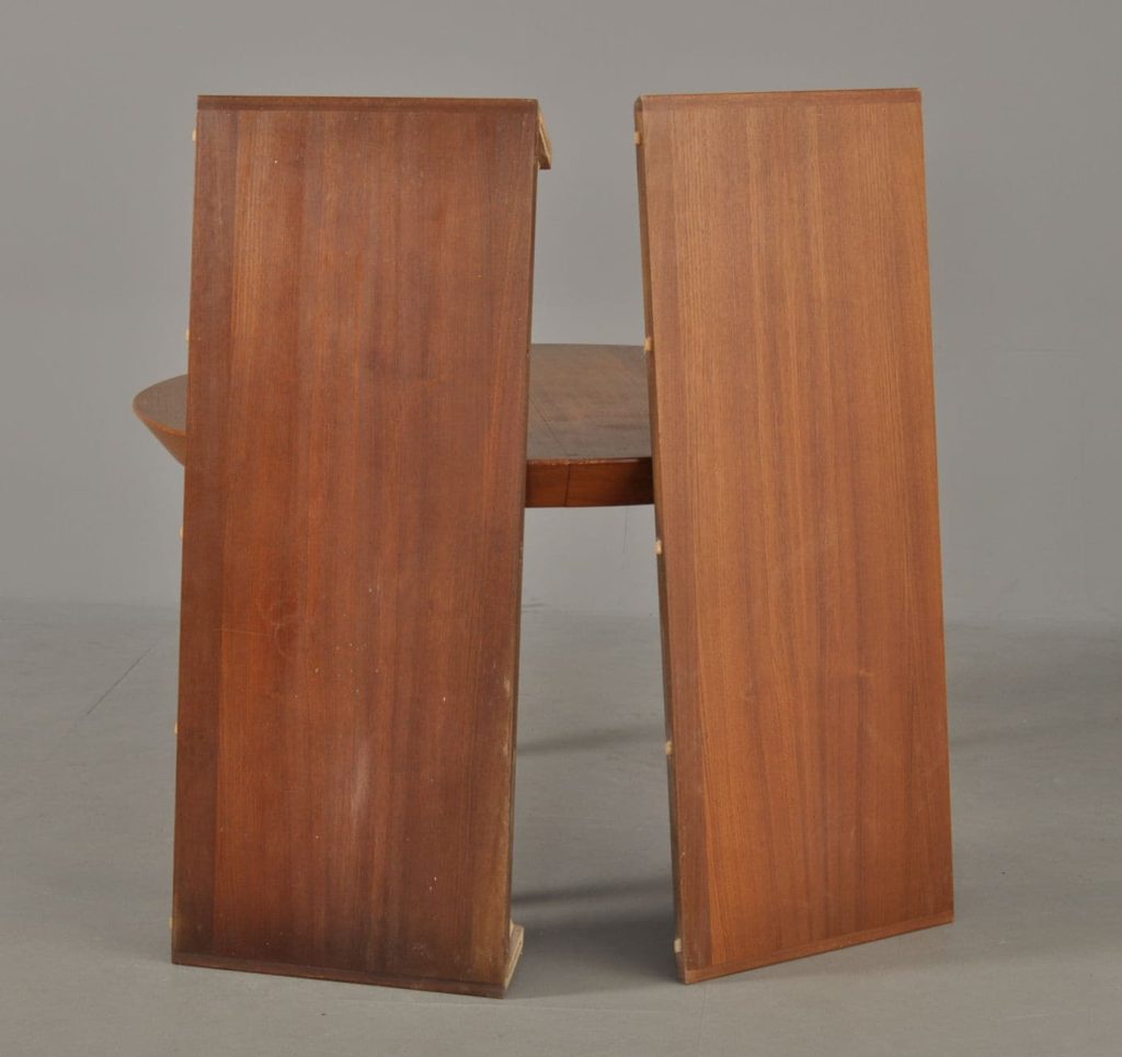 Ole Hald spisebord i teak med to tillægsplader, teak