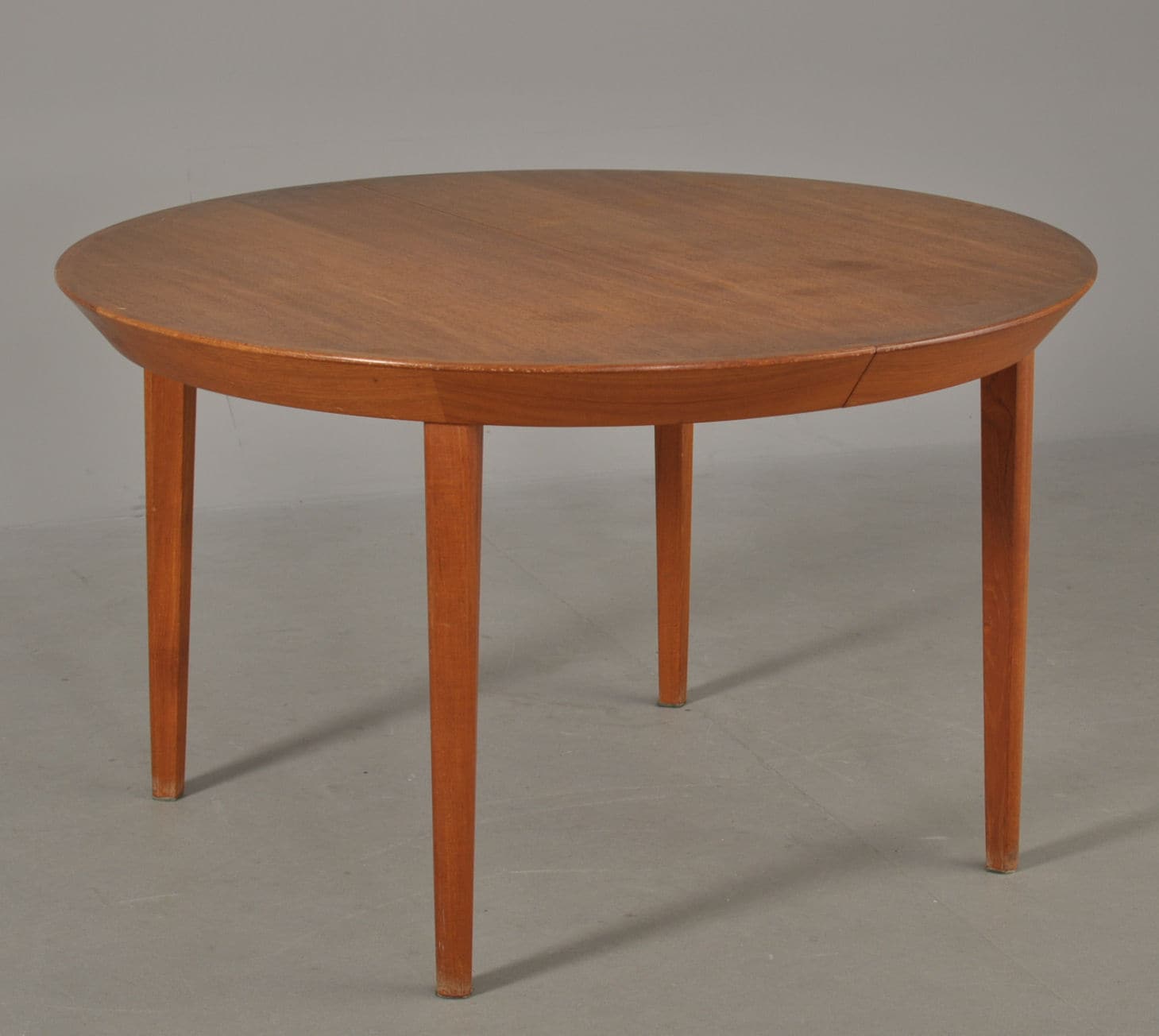 Ole Hald spisebord i teak med to tillægsplader, teak