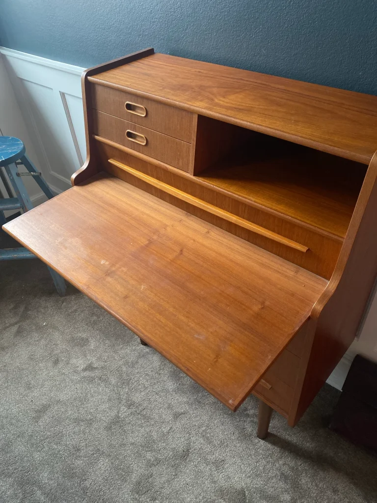 Chatol/sminkebord i teak