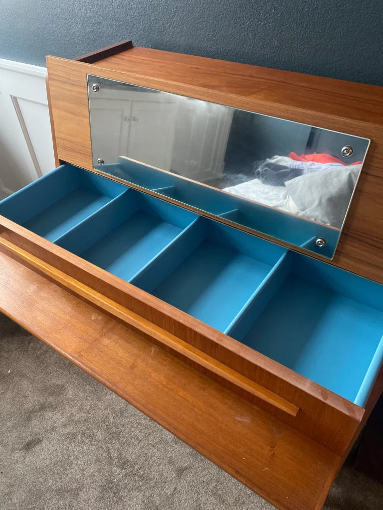 Chatol/sminkebord i teak