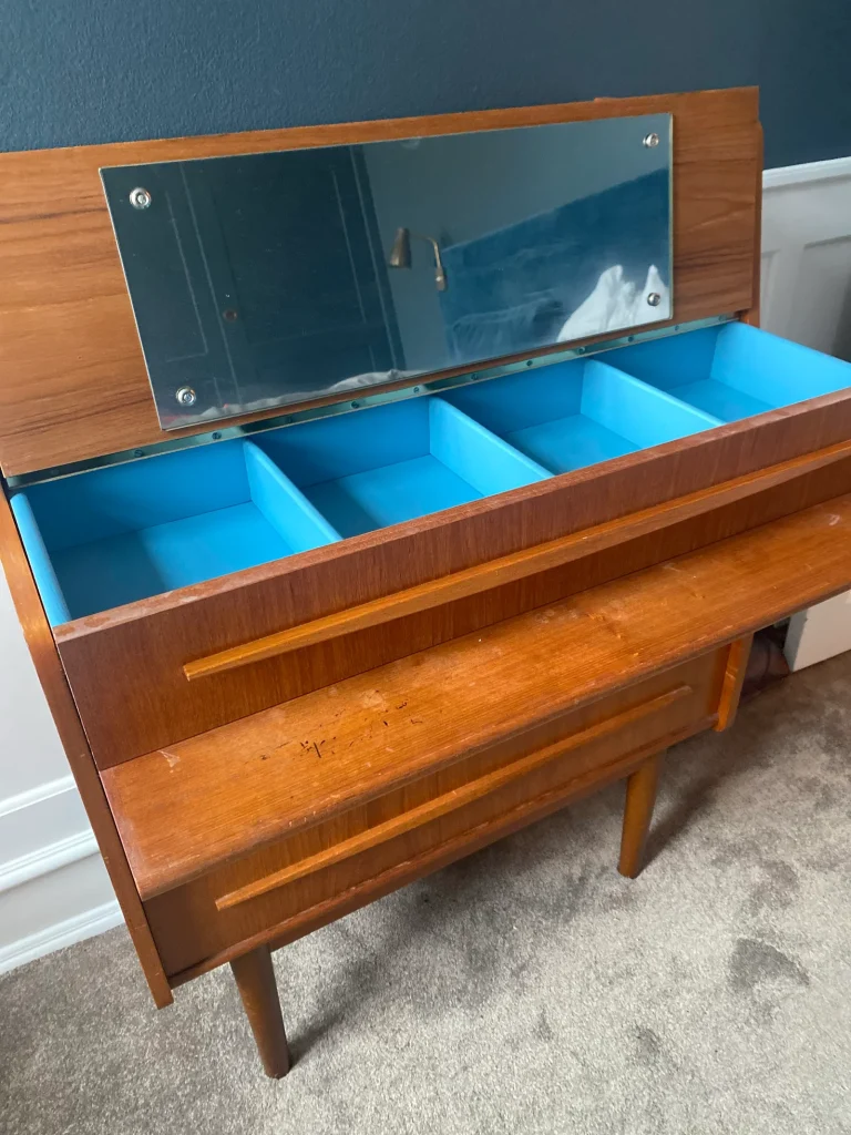 Chatol/sminkebord i teak