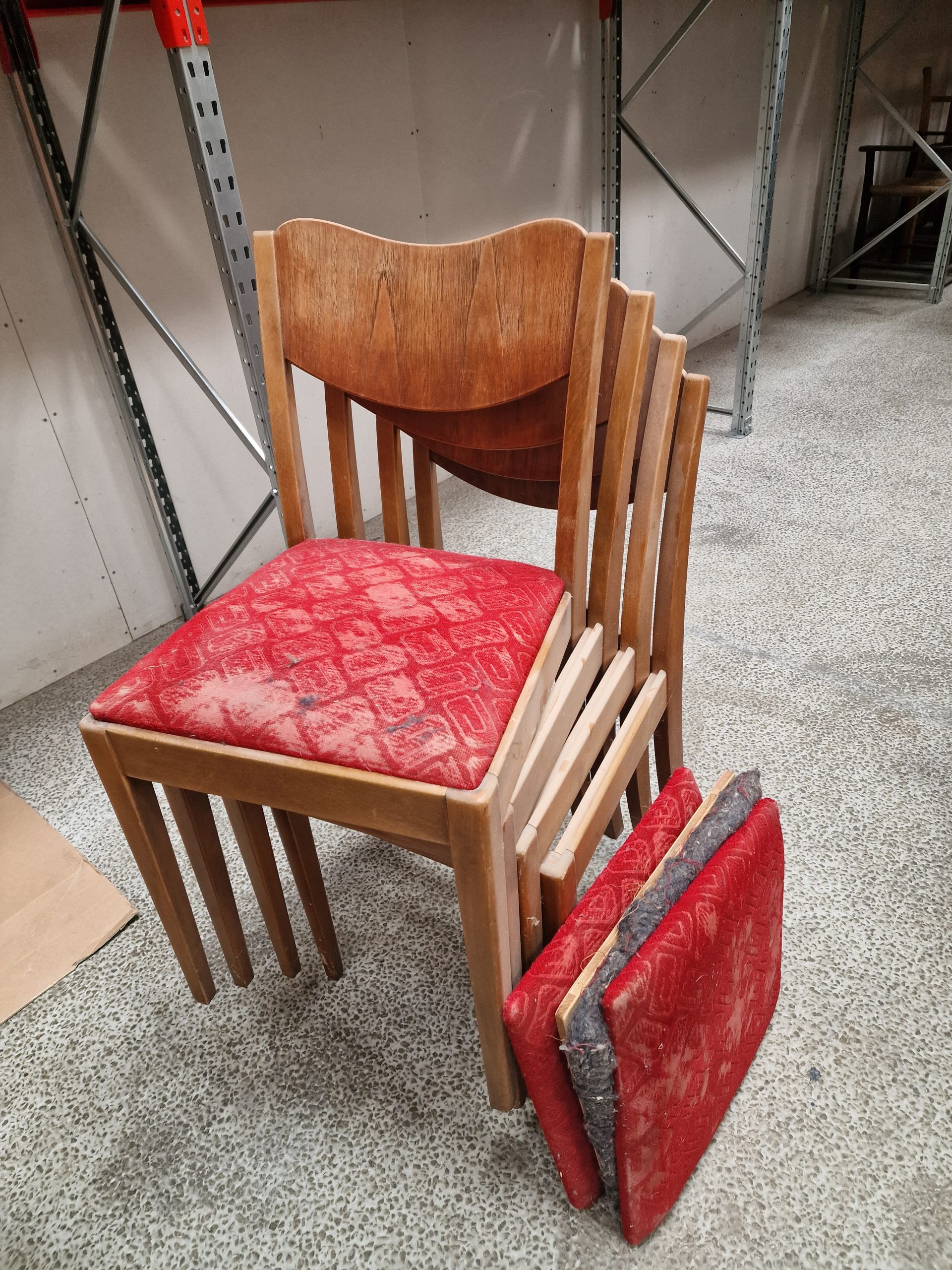 Fire spisestole, teak og bøg