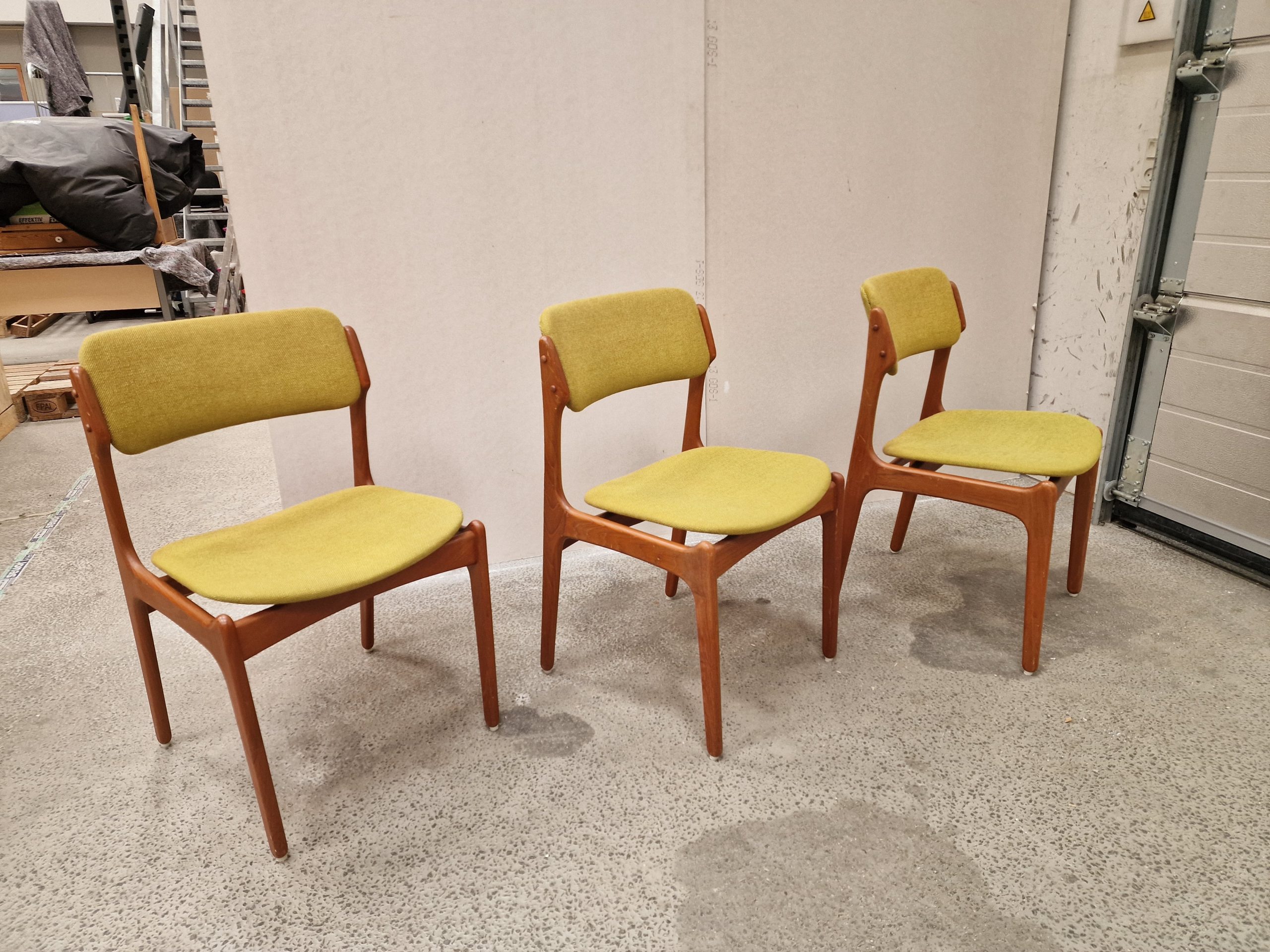 Tre stk Erik Buch spisestole med grøn polstring, model OD49