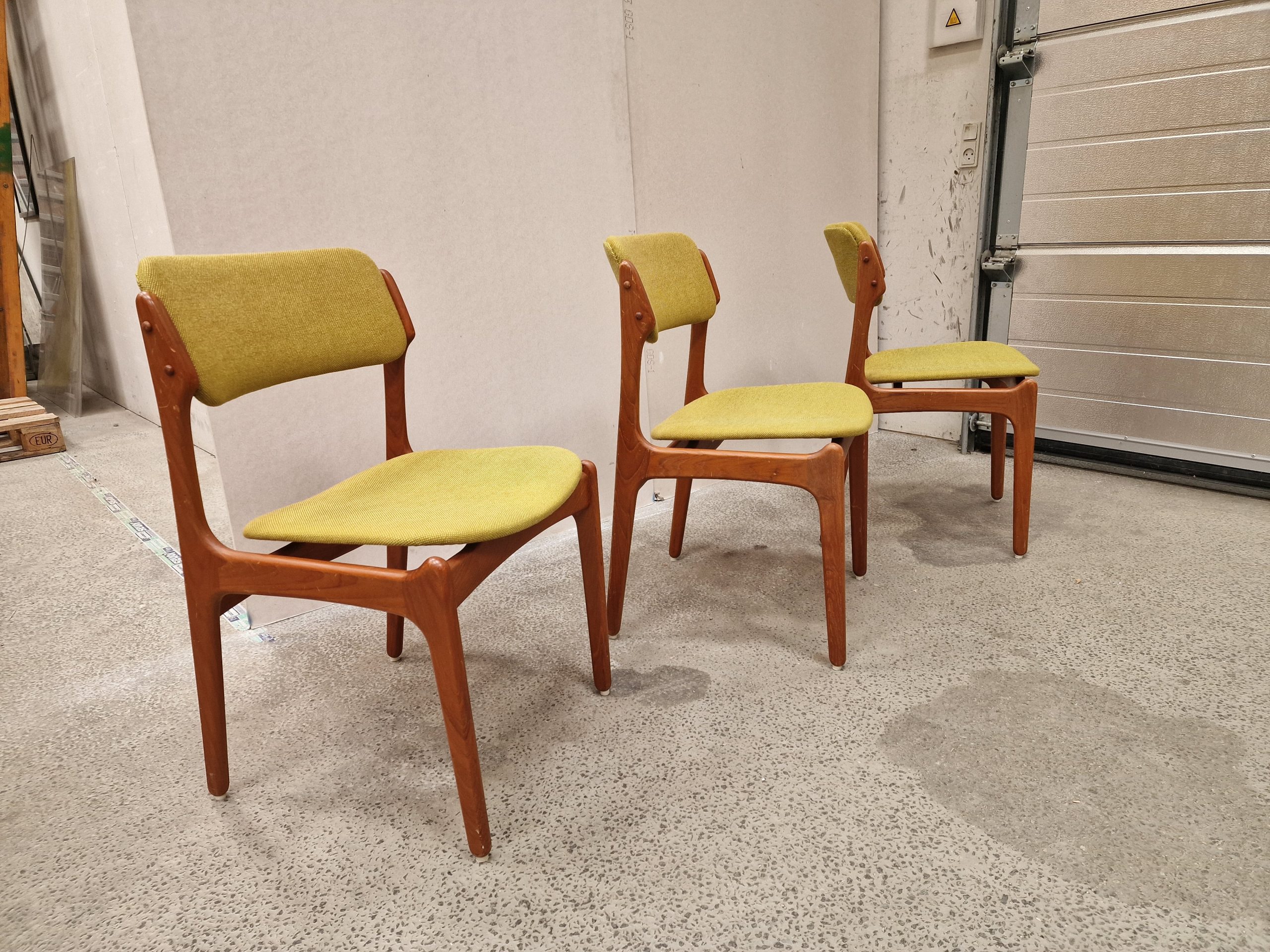 Tre stk Erik Buch spisestole med grøn polstring, model OD49