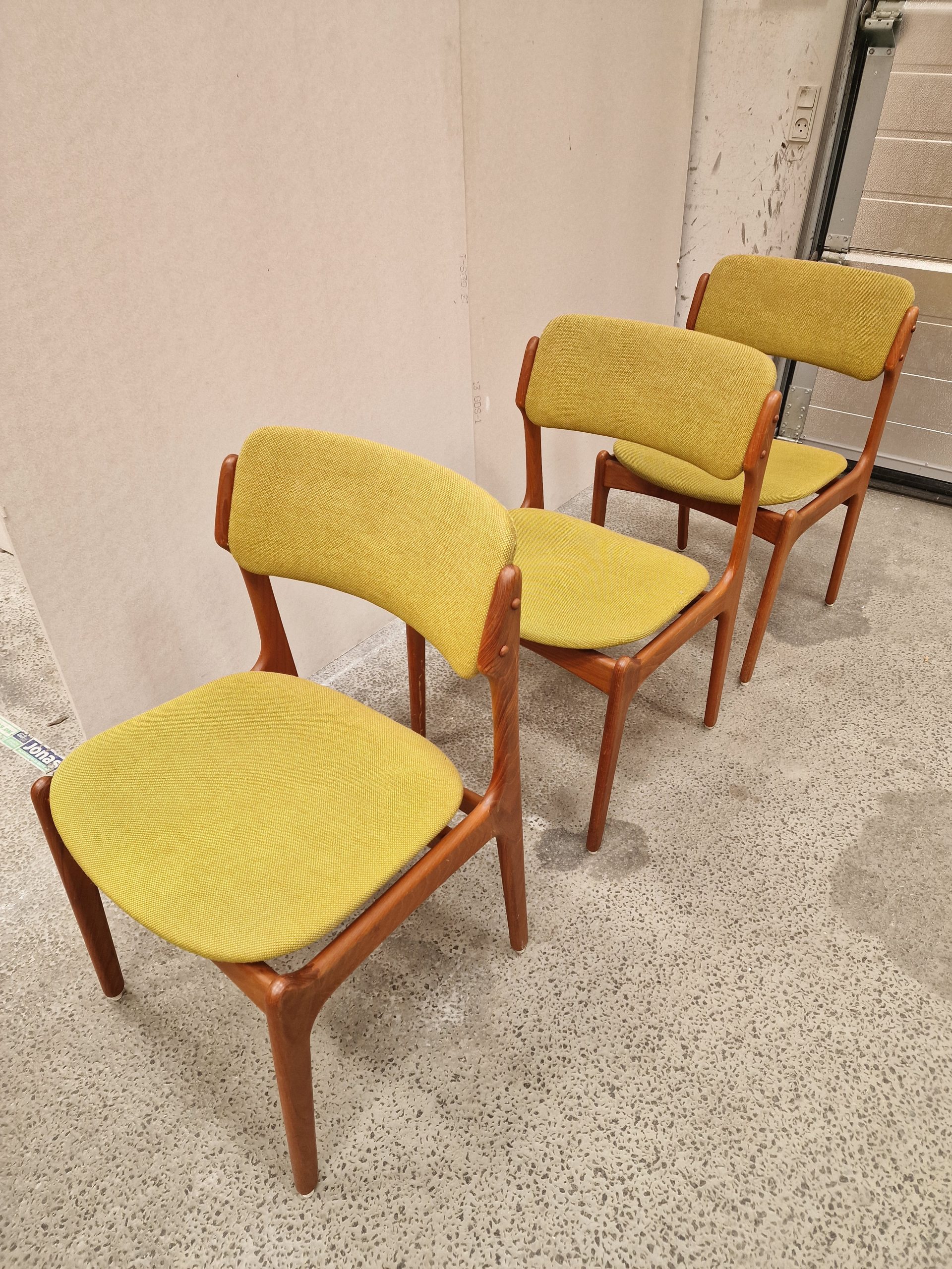 Tre stk Erik Buch spisestole med grøn polstring, model OD49