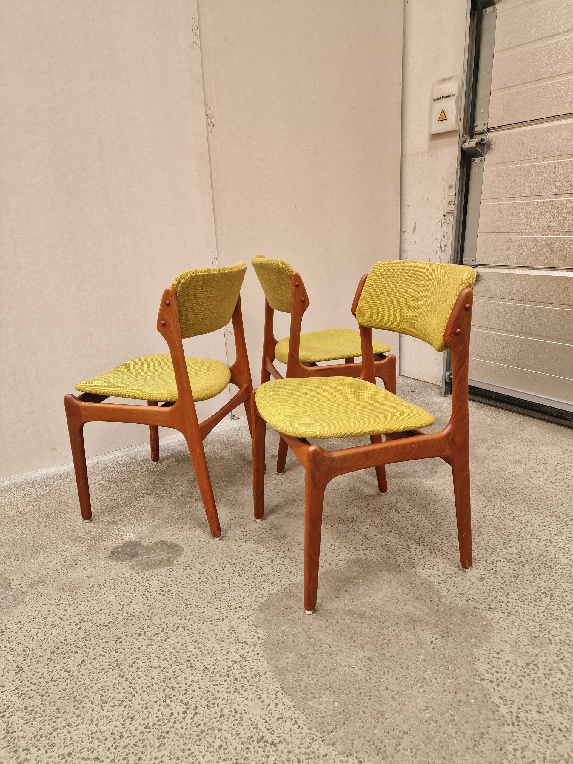 Tre stk Erik Buch spisestole med grøn polstring, model OD49
