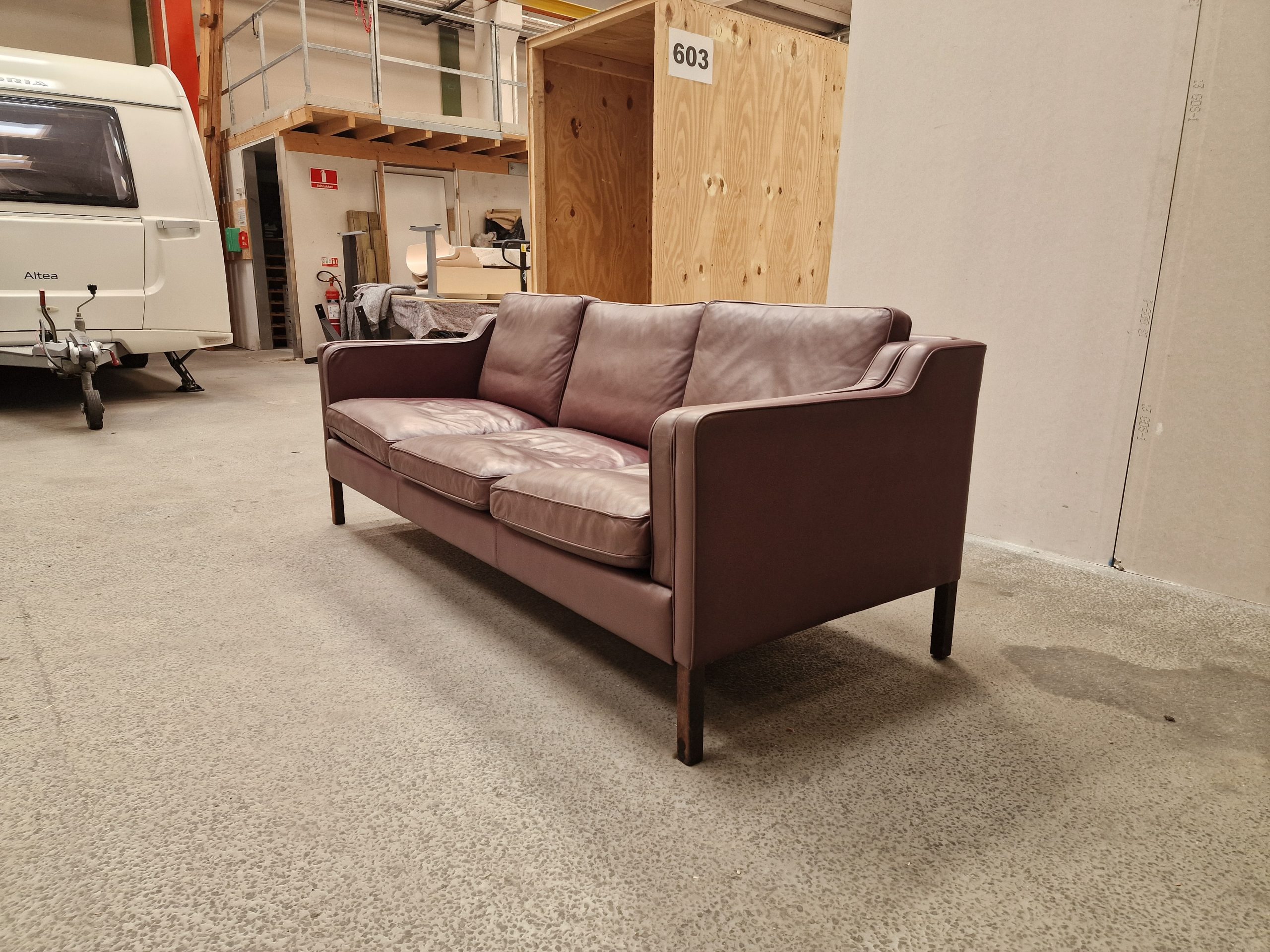 Trepersoners Stouby sofa