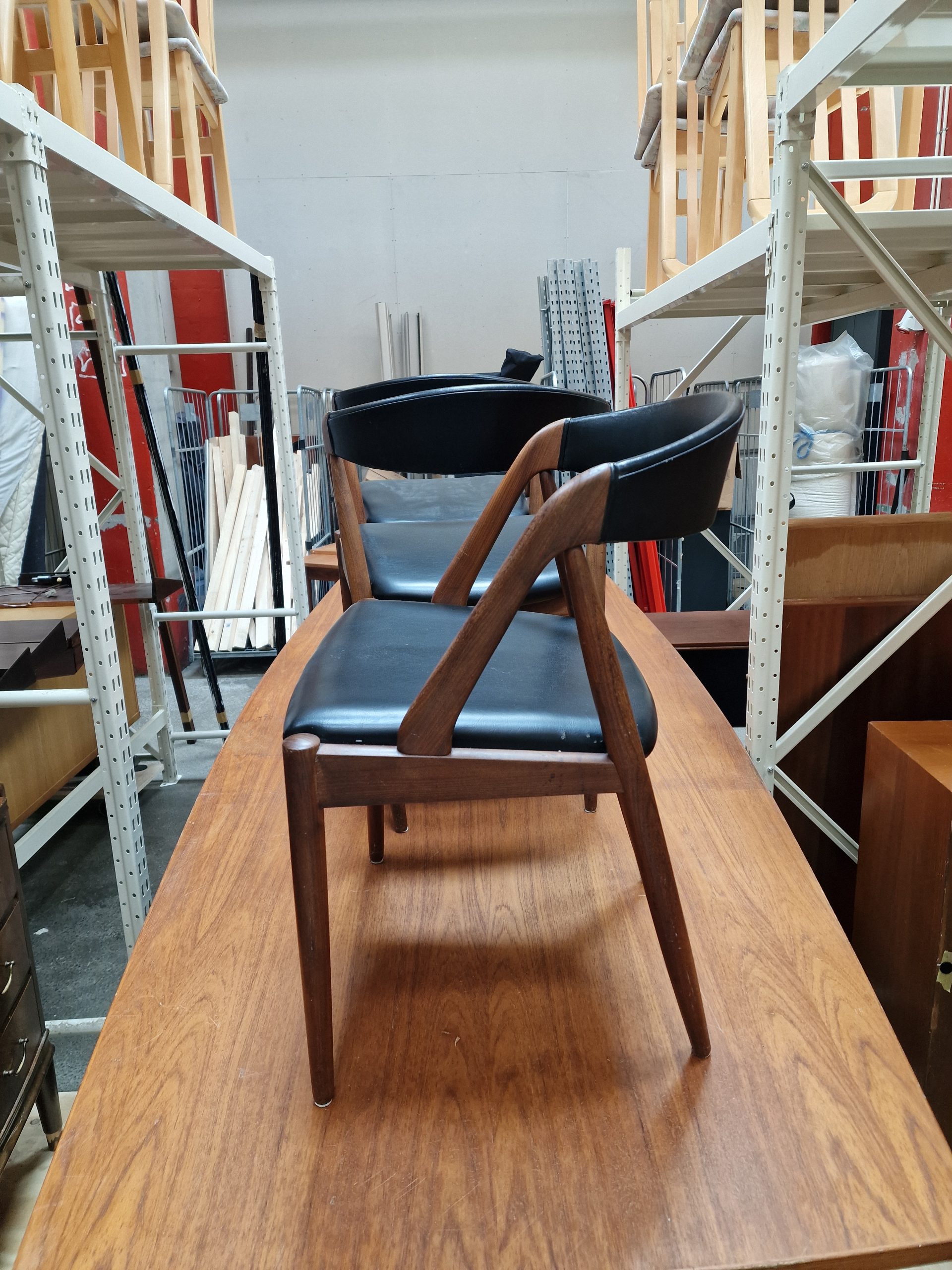 Tre Kai Kristiansen model 31 spisestole