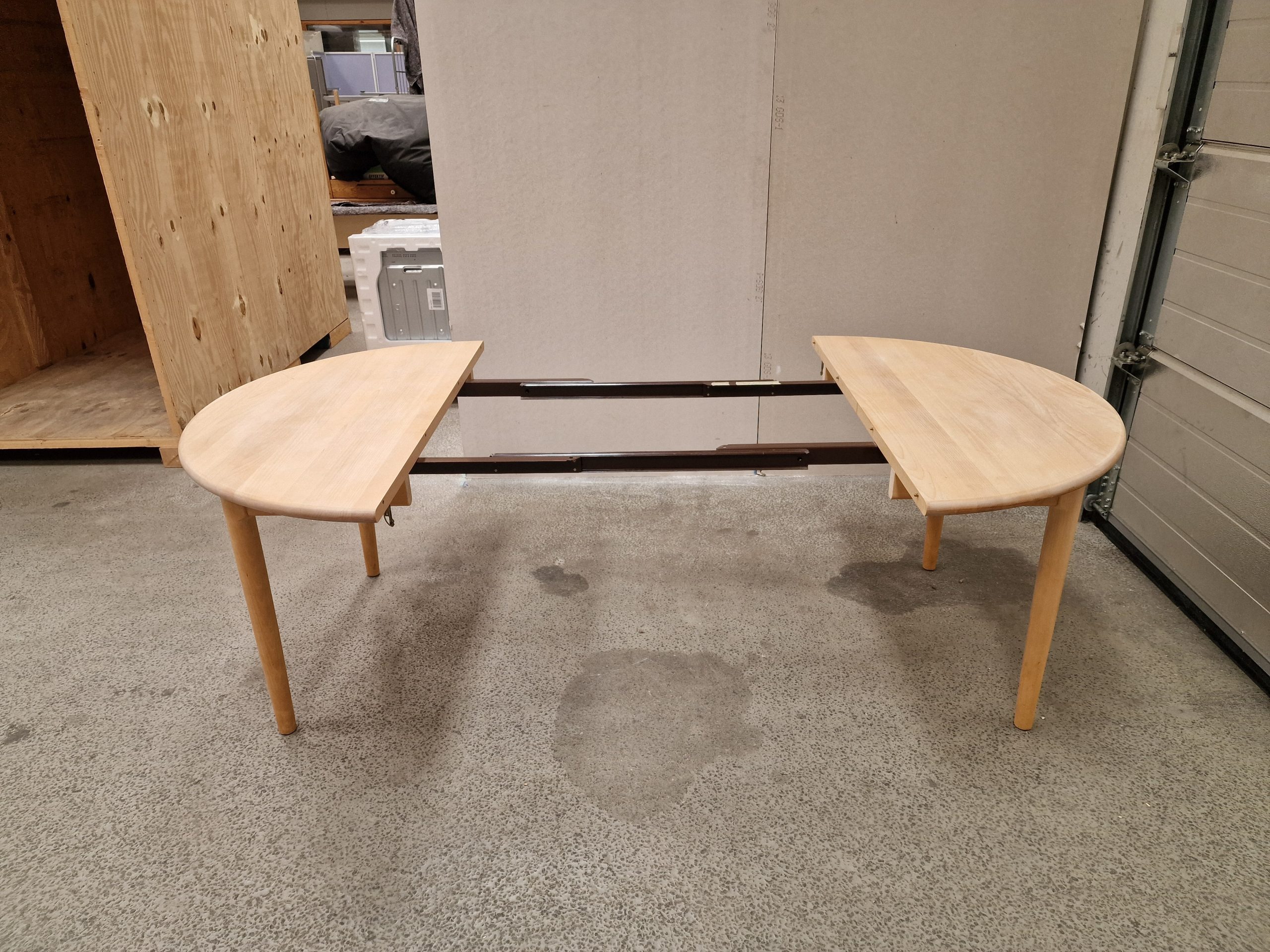 Rundt spisebord i massiv bøgetræ