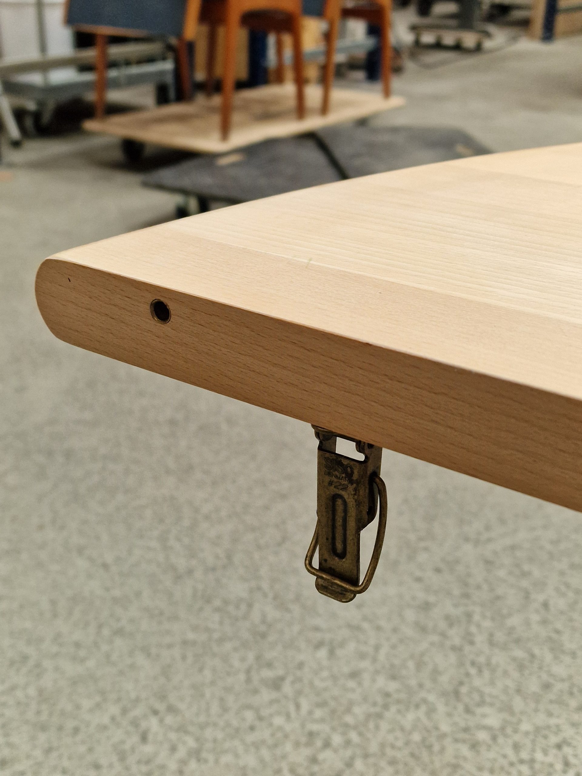 Rundt spisebord i massiv bøgetræ