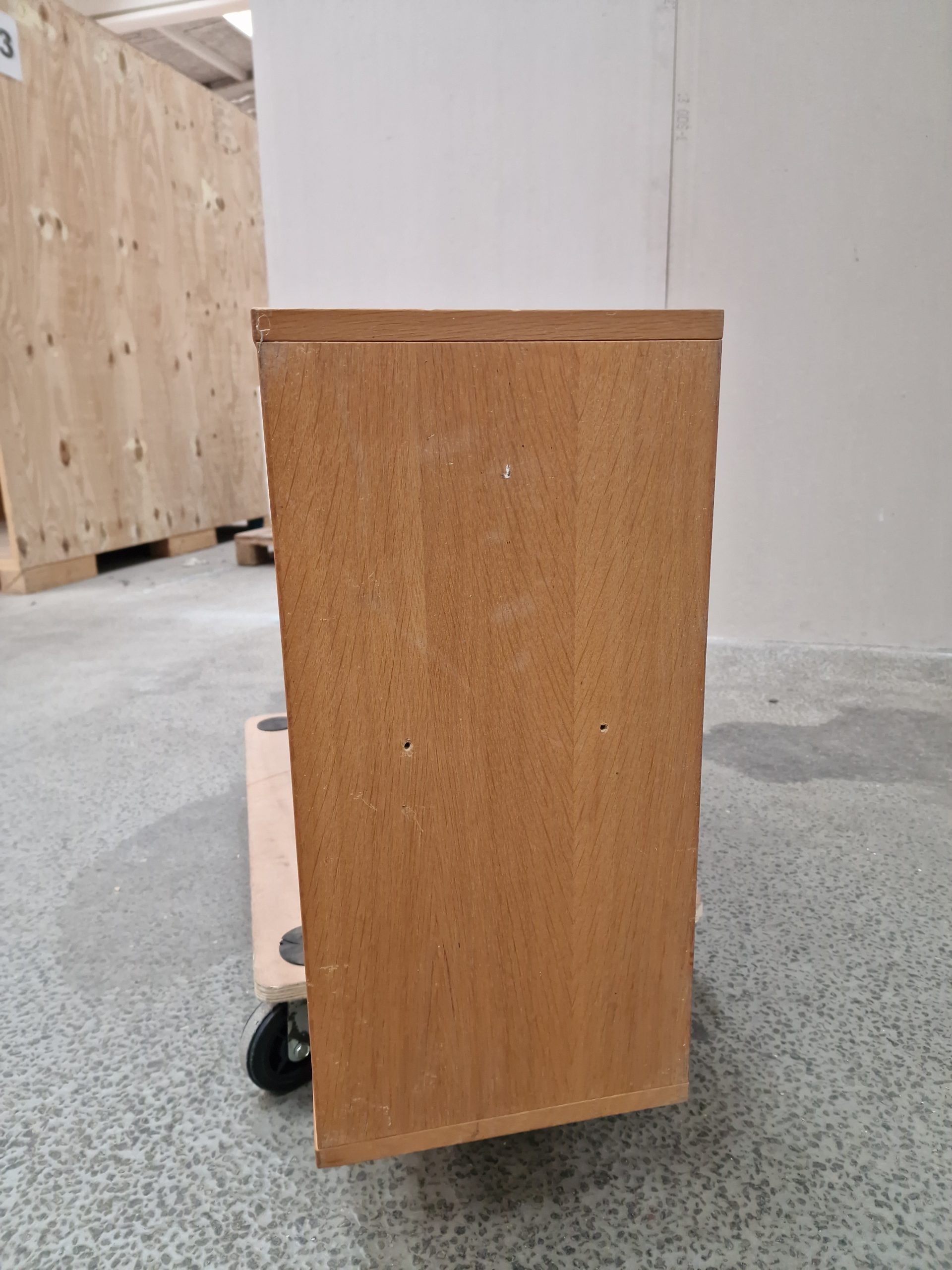 Lille bogreol i egetræ