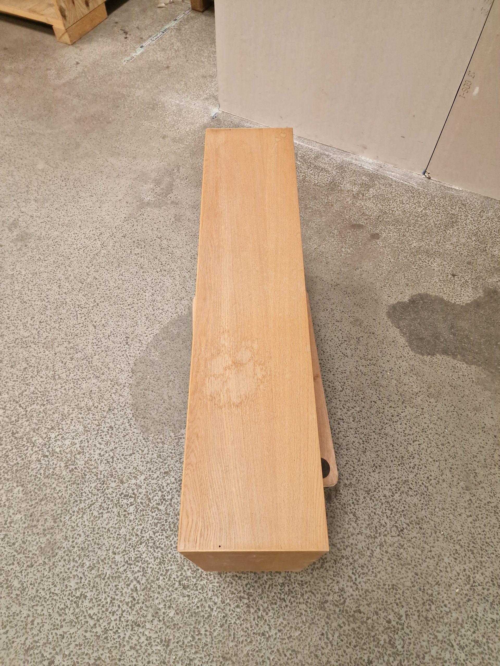 Lille bogreol i egetræ