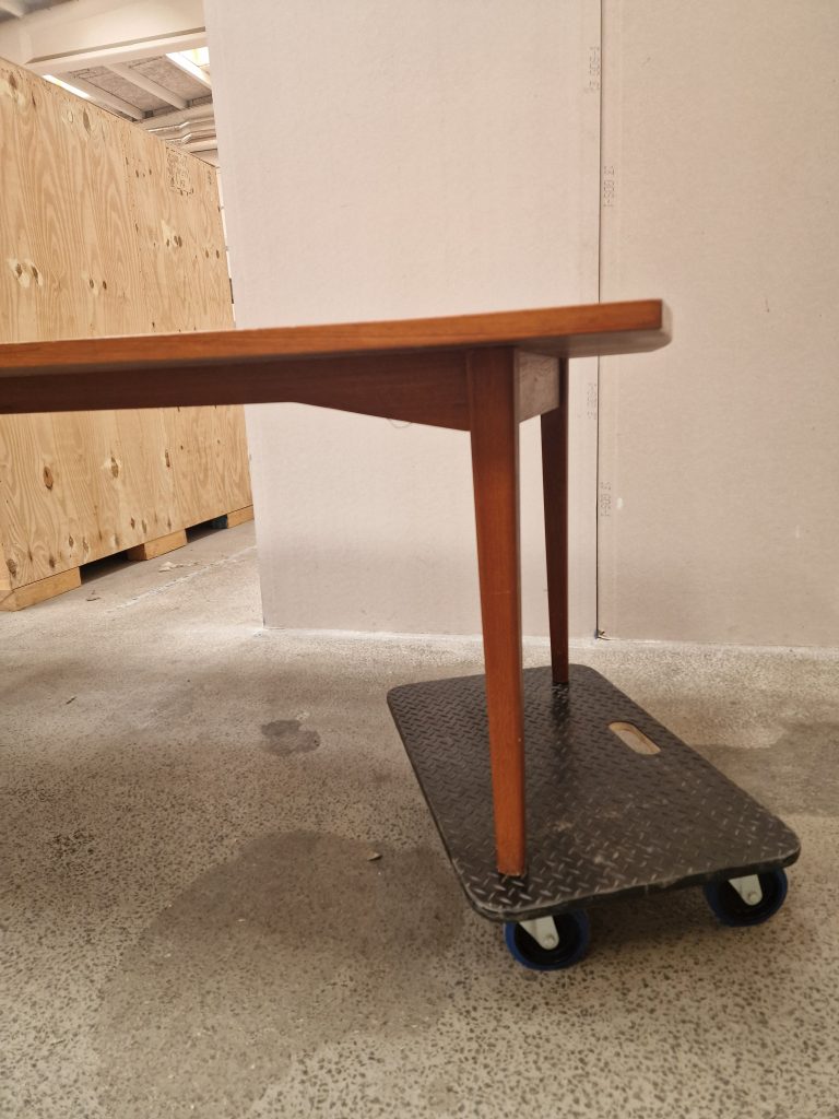 Stort spisebord/konferencebord i teak