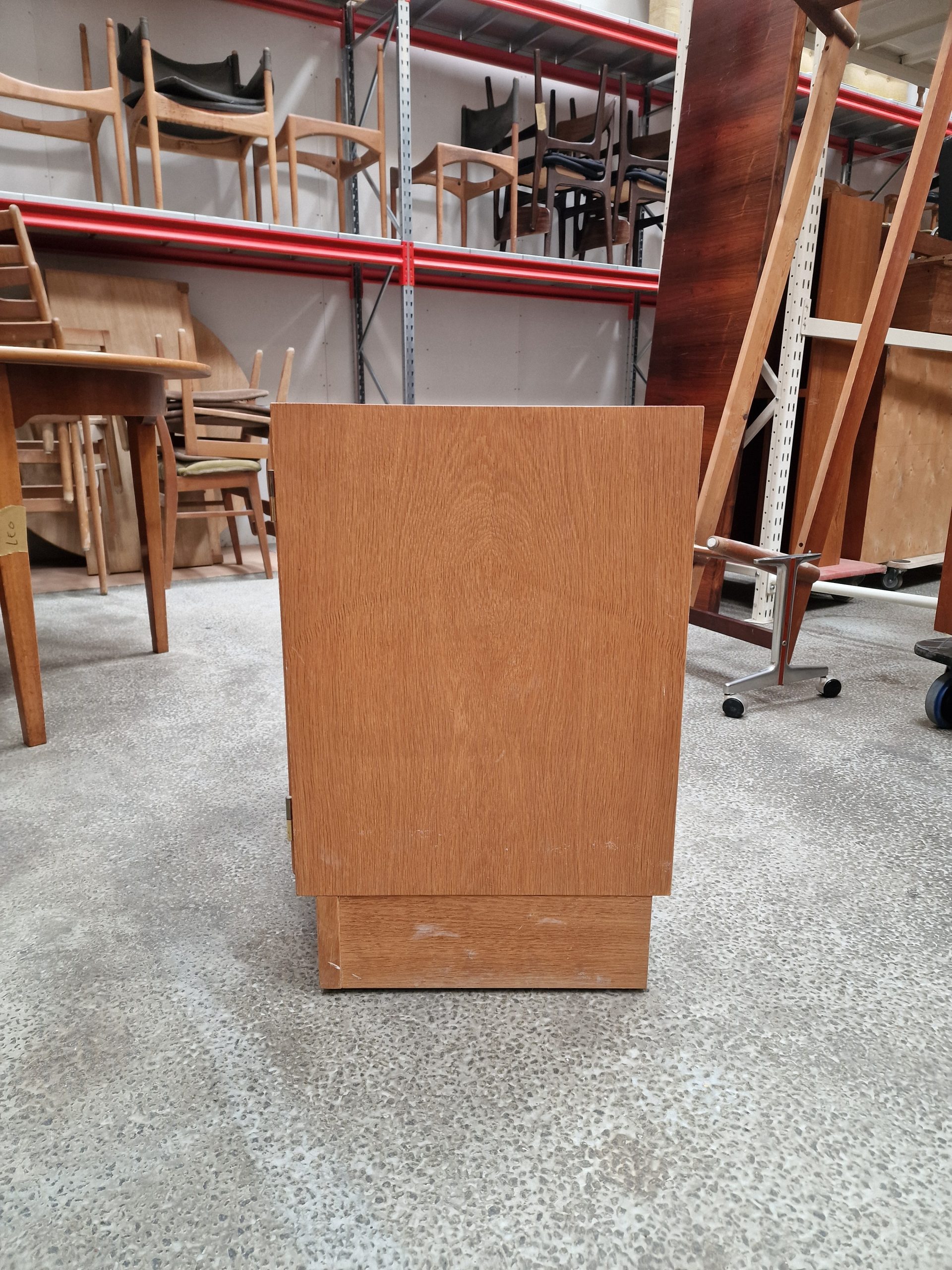 Enfløjet skænk af Hundevad i egetræ