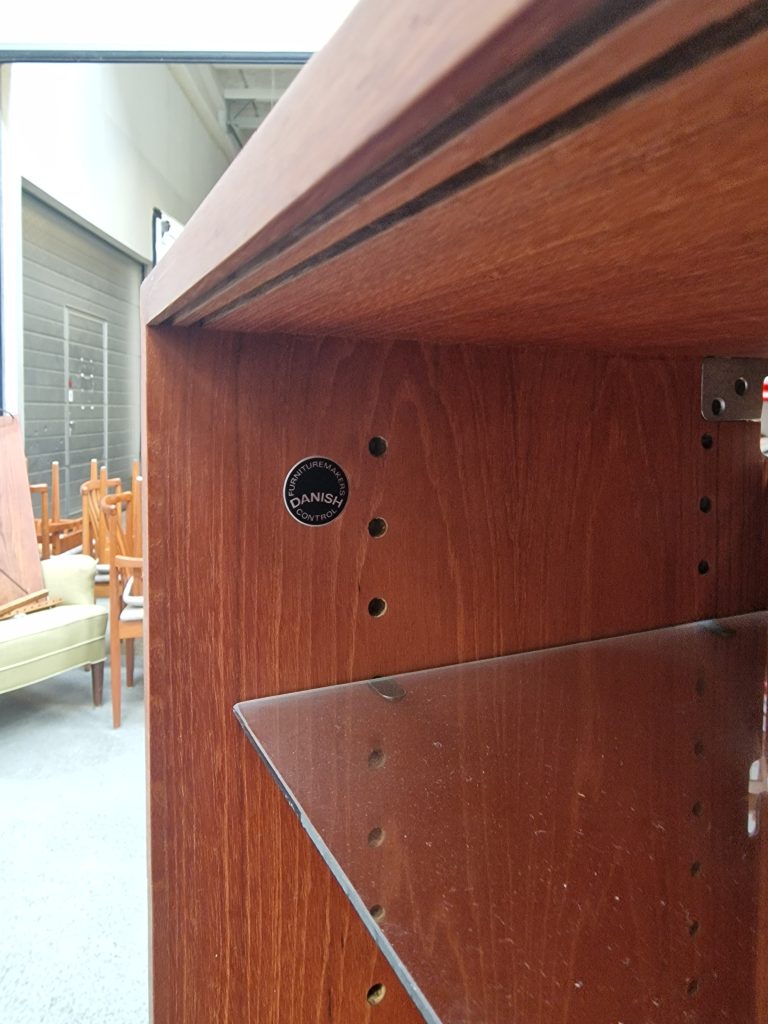 Vangereol i teak, vitrine, skab, hylder og vanger, Hansen and Guldborg (HG Furniture)