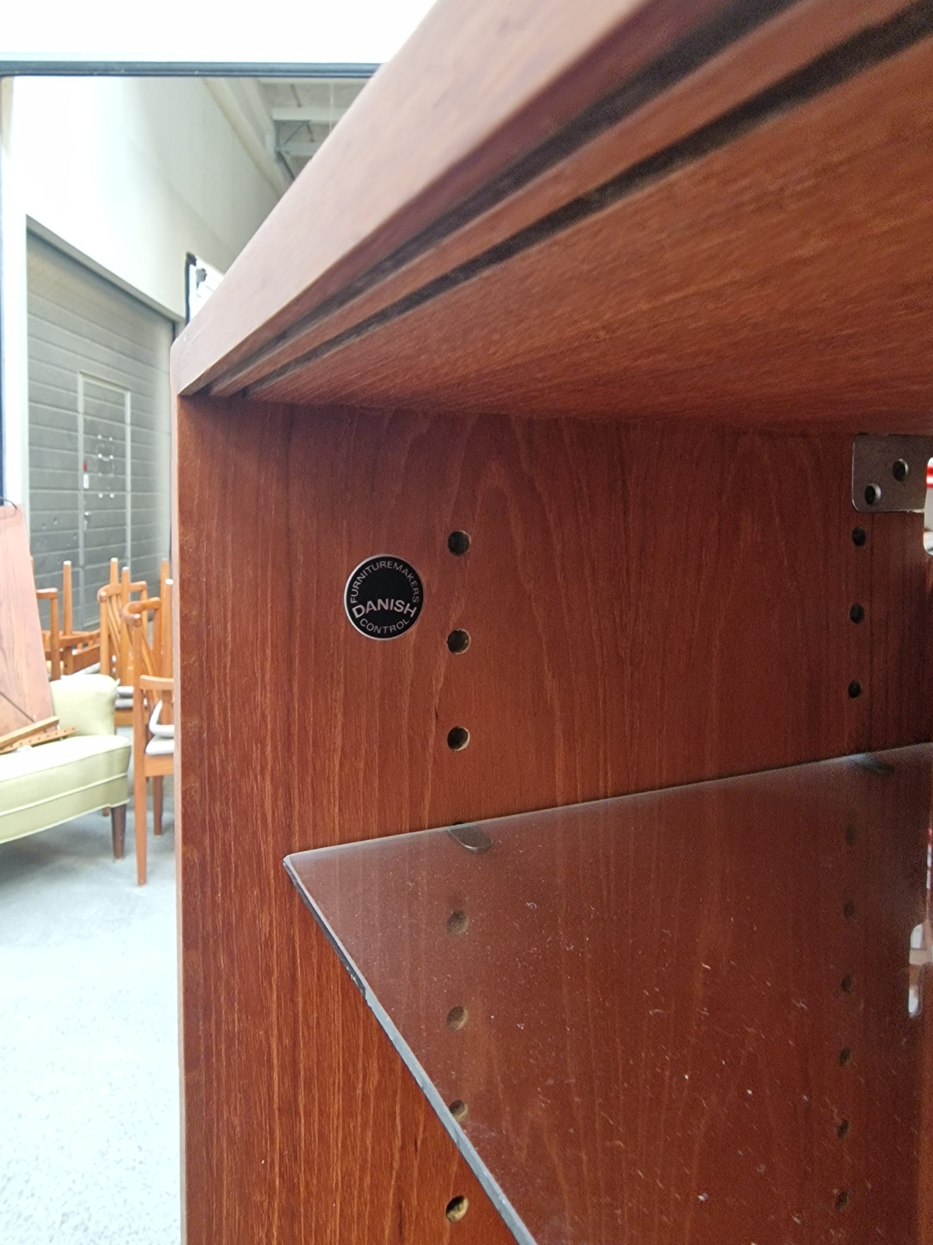 Vangereol i teak, vitrine, skab, hylder og vanger, Hansen and Guldborg (HG Furniture)