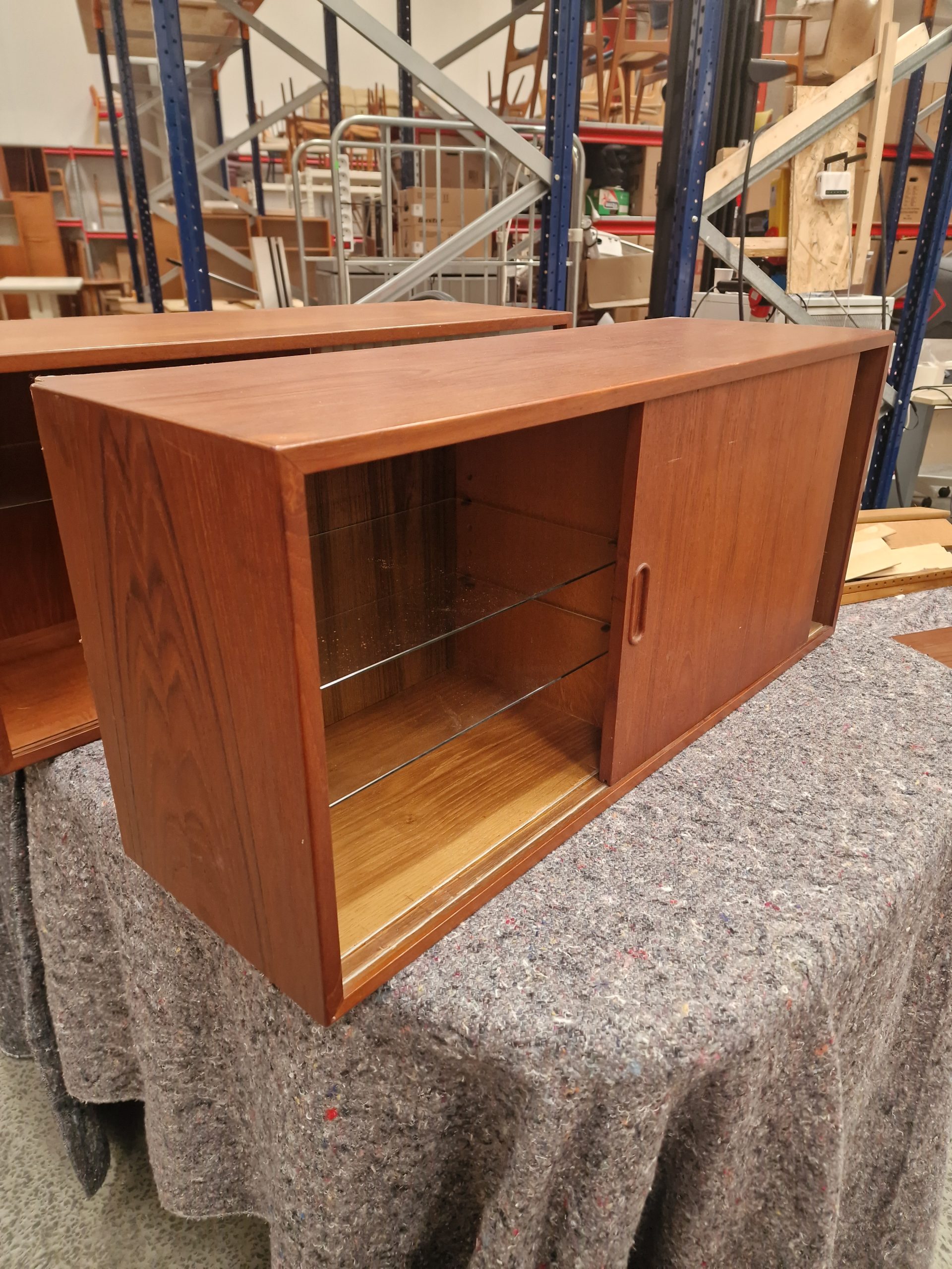 Vangereol i teak, vitrine, skab, hylder og vanger, Hansen and Guldborg (HG Furniture)