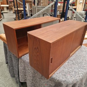 Vangereol i teak, vitrine, skab, hylder og vanger, Hansen and Guldborg (HG Furniture)