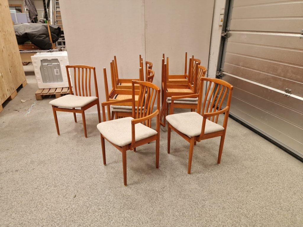 Spisestole i teak, 11 stk