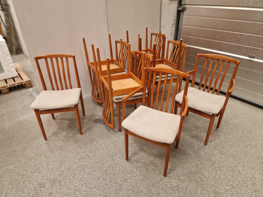 Spisestole i teak, 11 stk