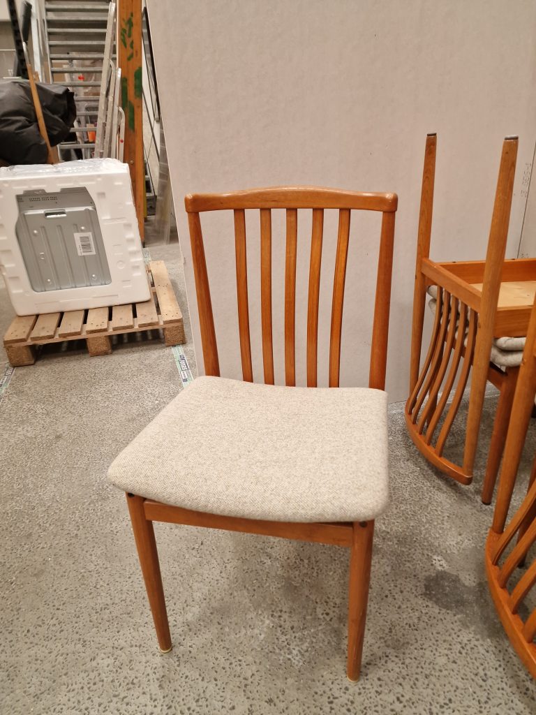 Spisestole i teak, 11 stk