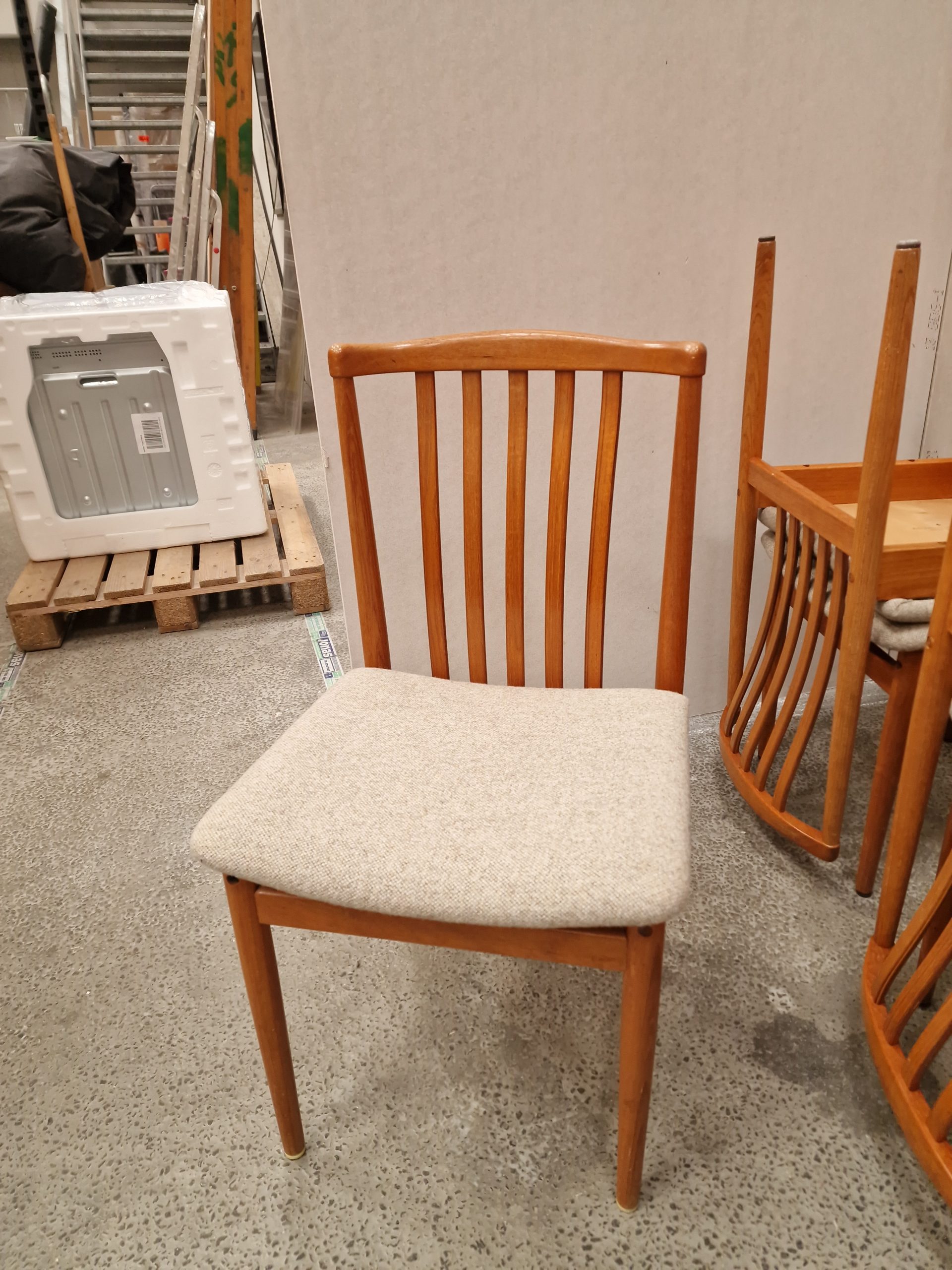 Spisestole i teak, 11 stk