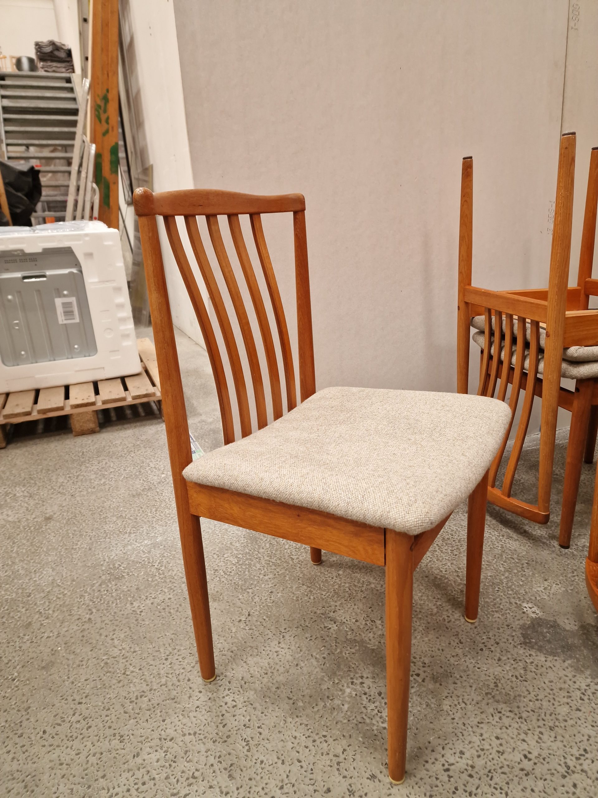 Spisestole i teak, 11 stk