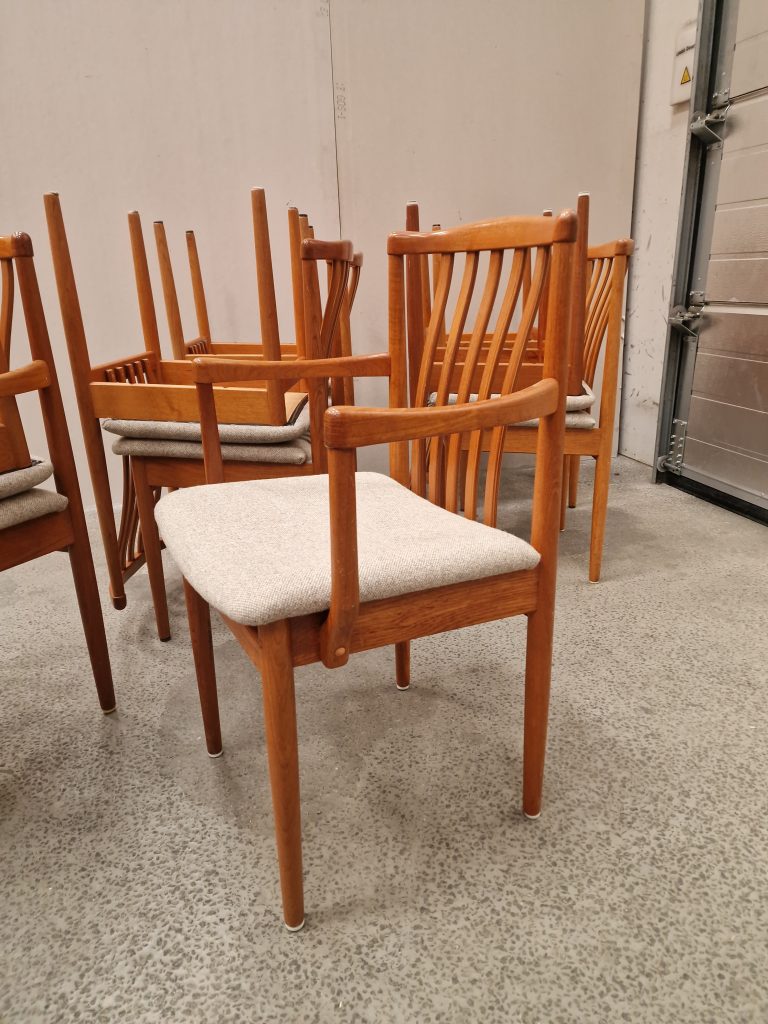 Spisestole i teak, 11 stk