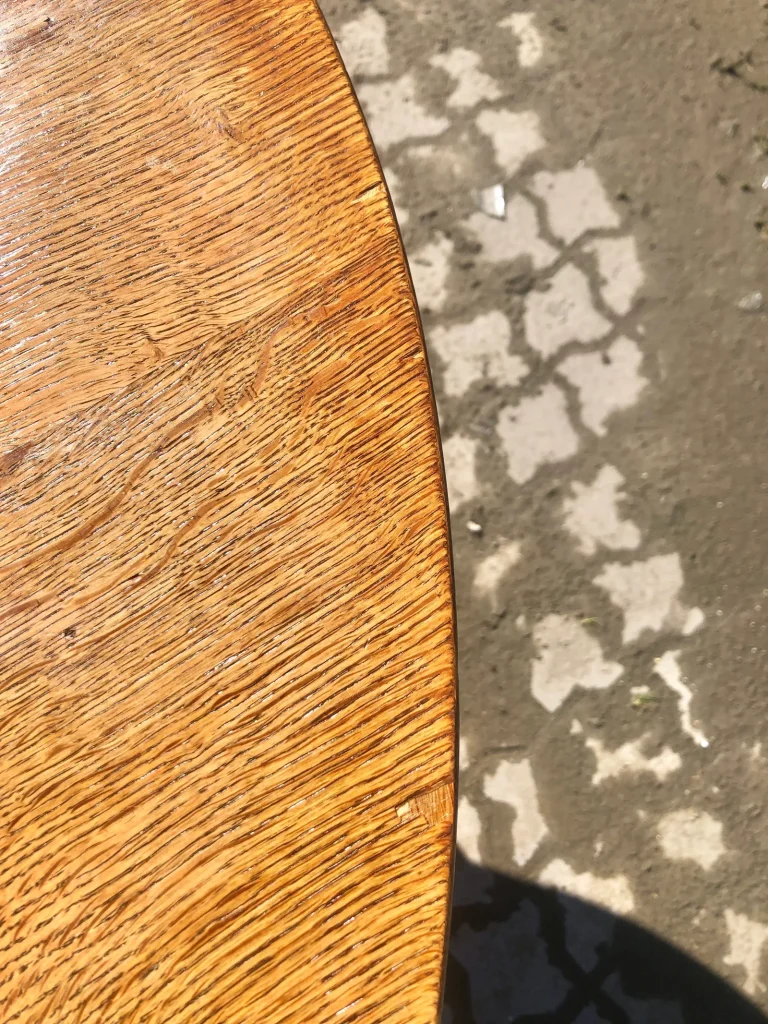 Rundt spisebord i finéret egetræ, Henry Kjærnulf