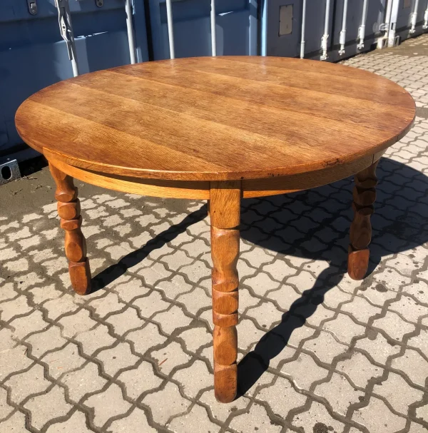 Rundt spisebord i finéret egetræ, Henry Kjærnulf