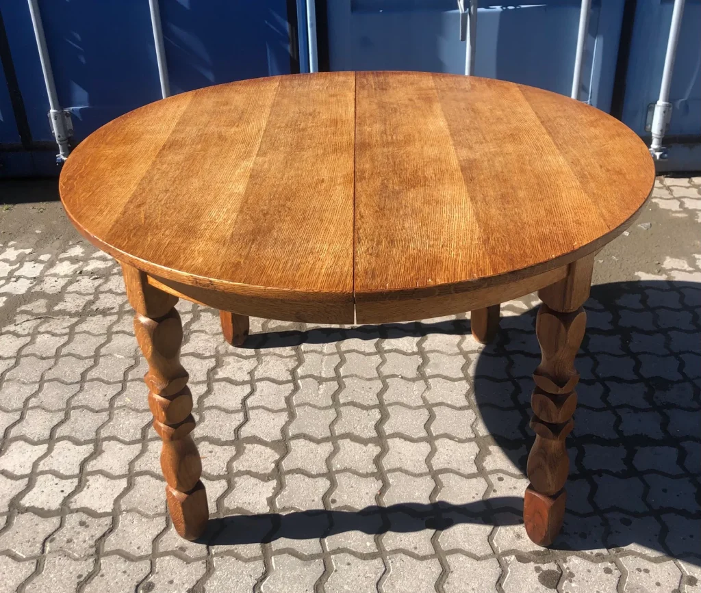 Rundt spisebord i finéret egetræ, Henry Kjærnulf