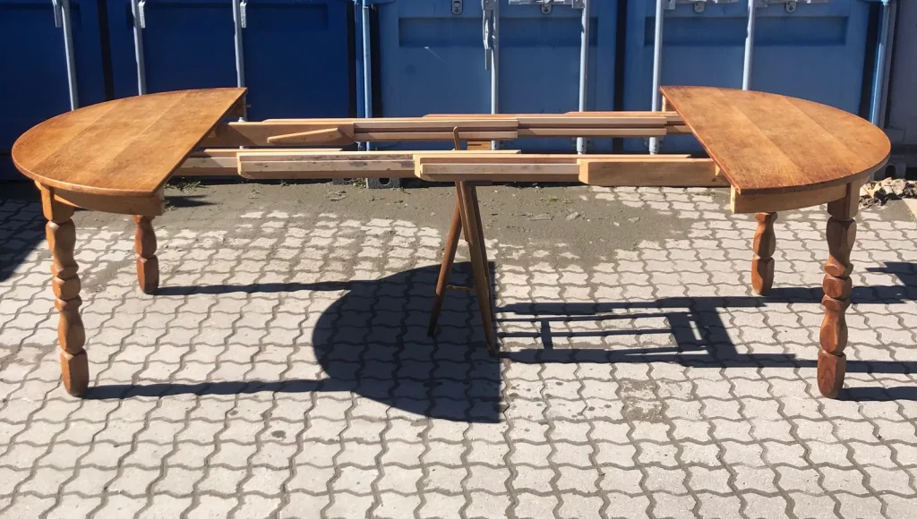 Rundt spisebord i finéret egetræ, Henry Kjærnulf