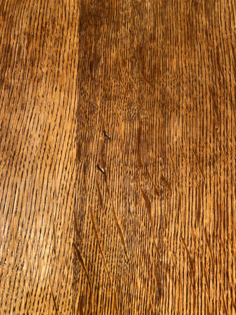 Rundt spisebord i finéret egetræ, Henry Kjærnulf