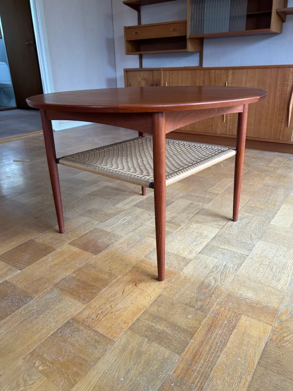 Rundt sofabord i teak Aakjær Møbelintarsia