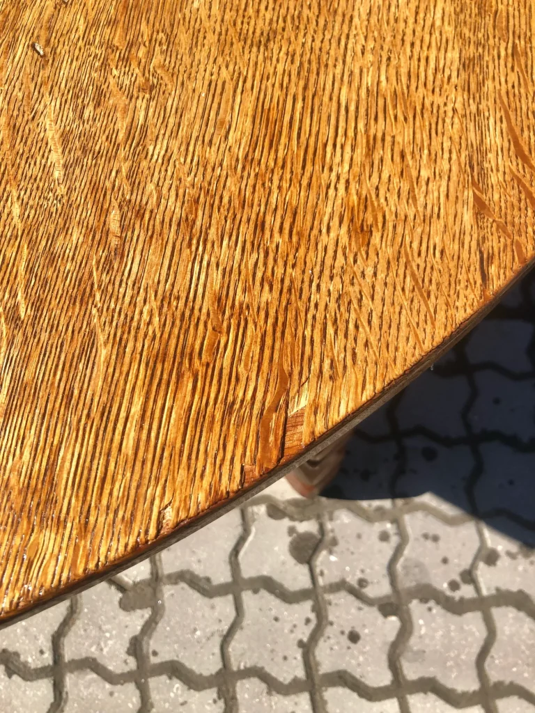 Rundt spisebord i finéret egetræ, Henry Kjærnulf