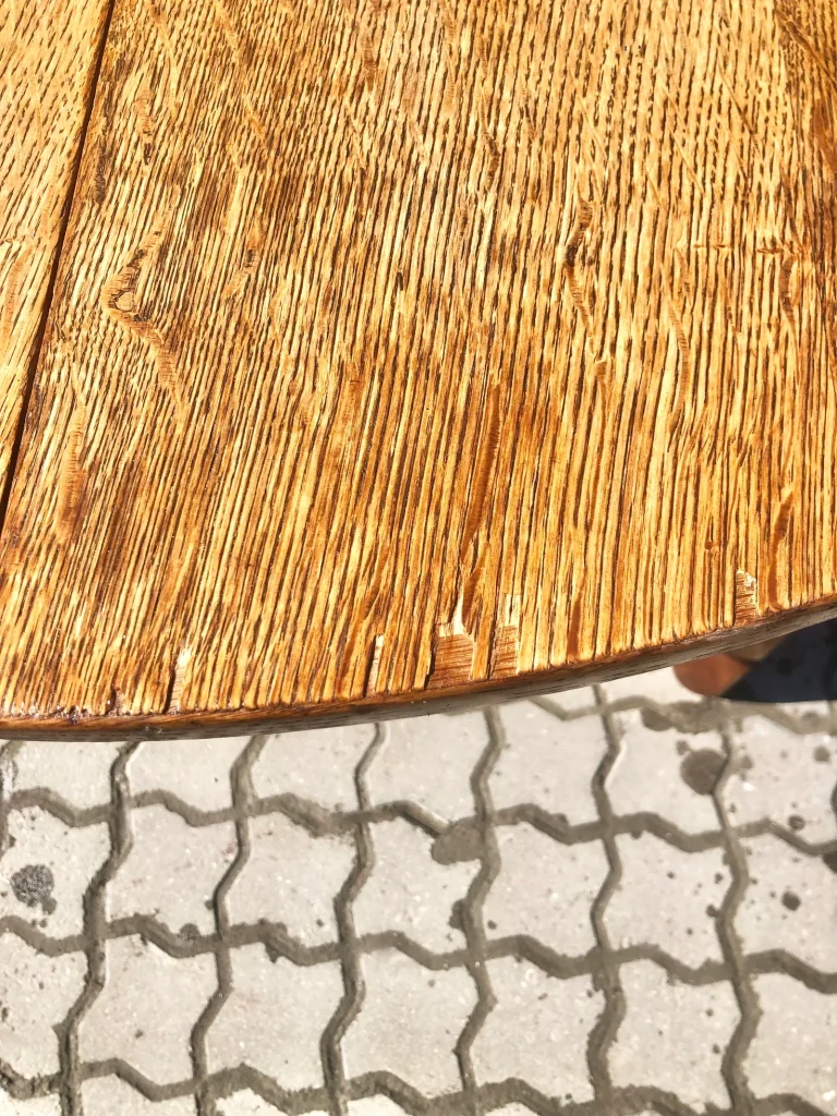 Rundt spisebord i finéret egetræ, Henry Kjærnulf