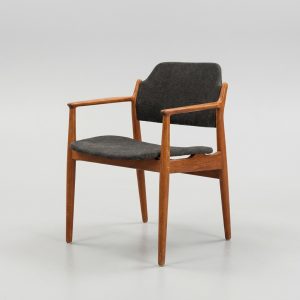 Armstol i massiv teak, Arne Vodder model 62A