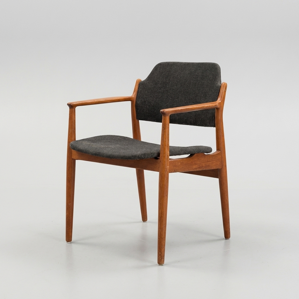 Armstol i massiv teak, Arne Vodder model 62A