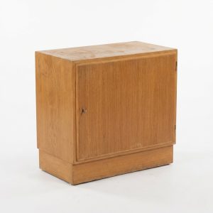 Enfløjet skænk af Hundevad i egetræ