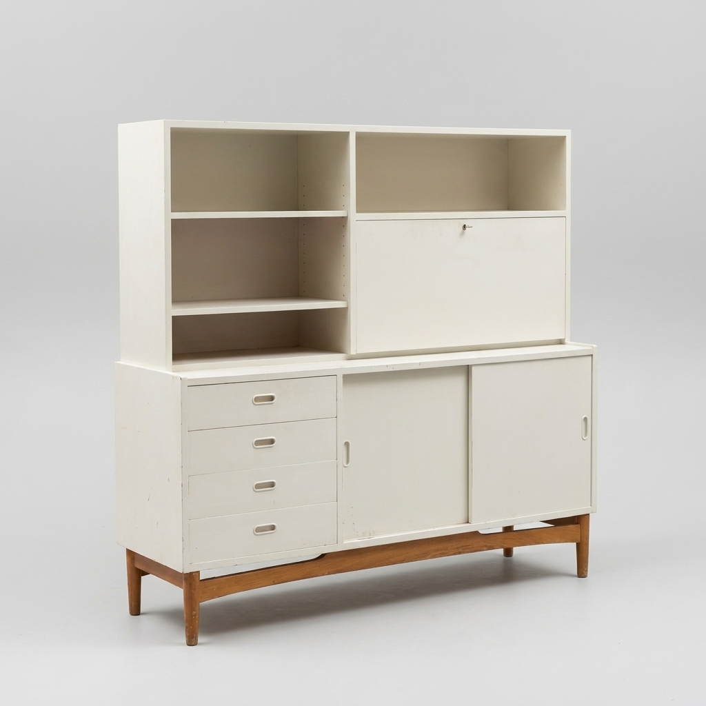 Hvidmalet skænk på stel, teak