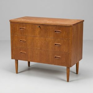 Kommode med tre skuffer