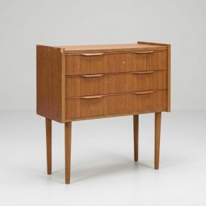 Lille kommode i teak med tre skuffer