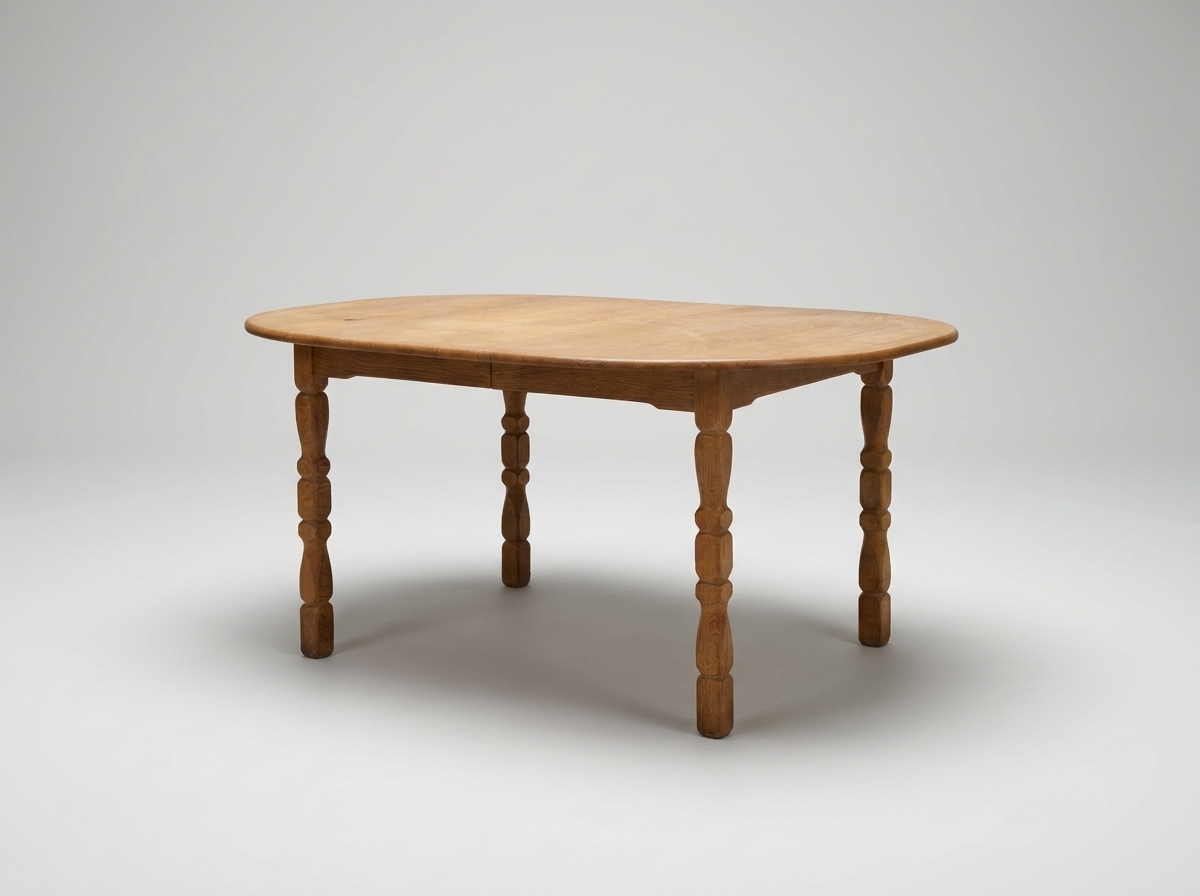 Ovalt spisebord i syret egetræ